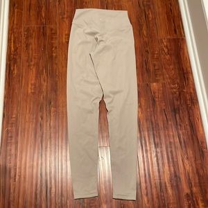 balance cloud seem less leggings